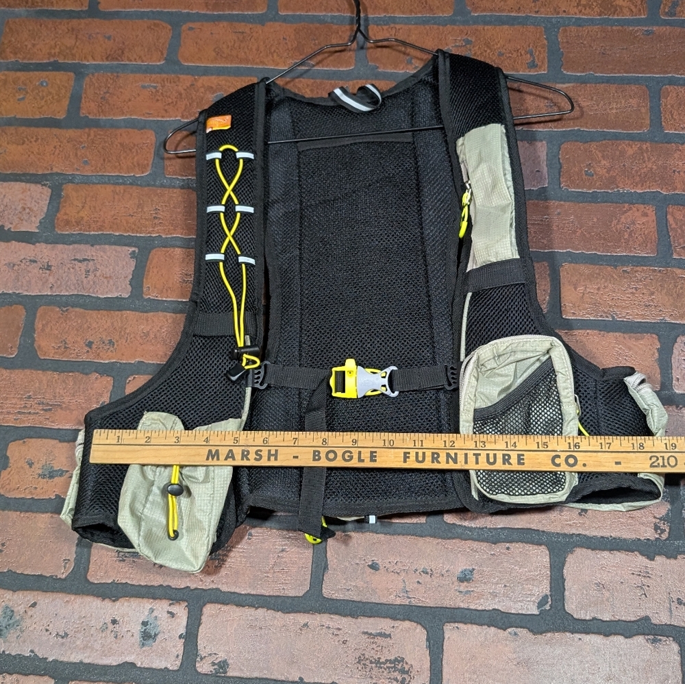 Trail Running Vest - Local Lion - Picture 11 of 14